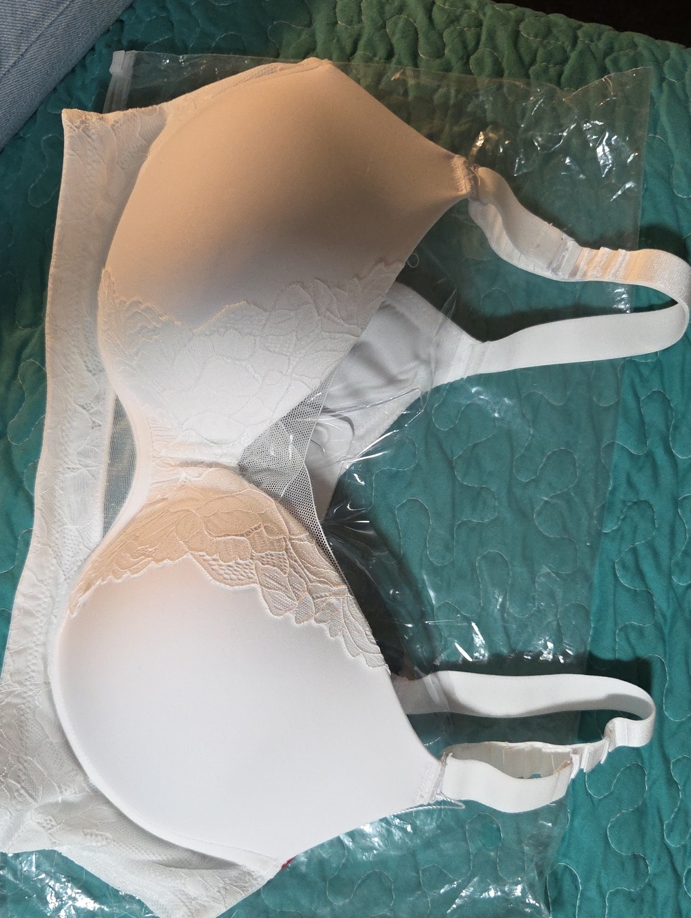 Women's White Lace Push-Up Bra - Elegant Support